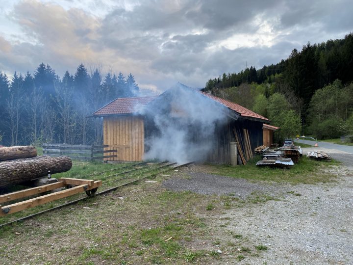 Zugsübung: Brand Sägewerk